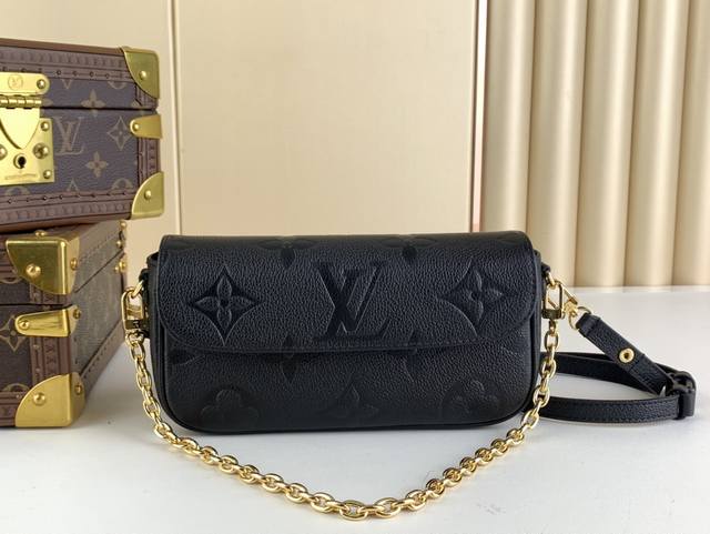 出厂价 Wallet On Chain Ivy 手袋 M82210 M82154 克色 压花 Wallet On Chain Ivy 手袋于 Monogram