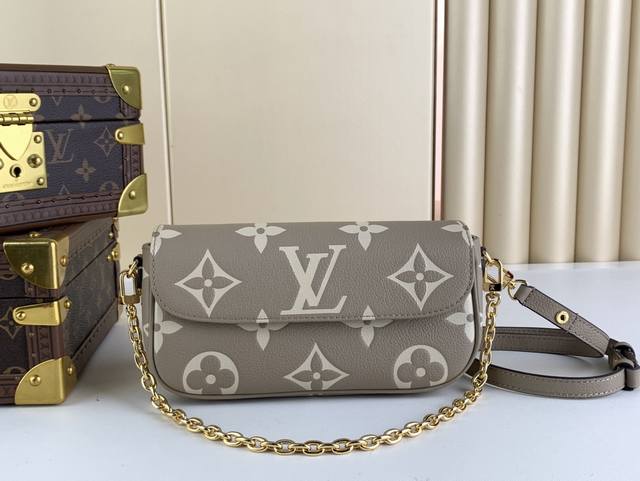 出厂价 Wallet On Chain Ivy 手袋 M82210 灰色 丝印 Wallet On Chain Ivy 手袋于 Monogram Emprein