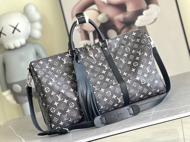 顶级批 ！M11596 黑色 Keepall 50旅行袋 配肩带 质地柔软、风格优雅的原创keepall旅行袋配花料旅行袋标志性taiga皮革材质，时尚而实用的