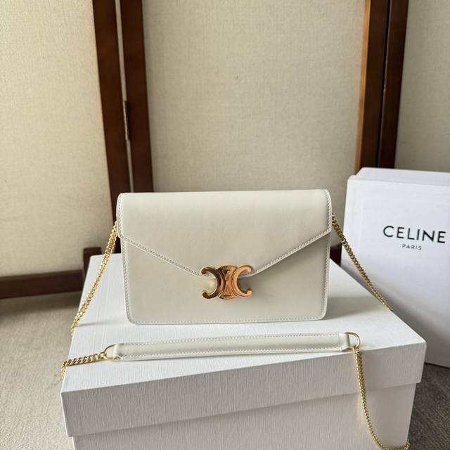 Celin* Cuir Triomphe标志印花牛皮革woc 全新链条老花牛皮革信封包 搭配复古凯旋门全钢金属按扣 拥有卡槽的woc超级实用 毫无压力的链条设计