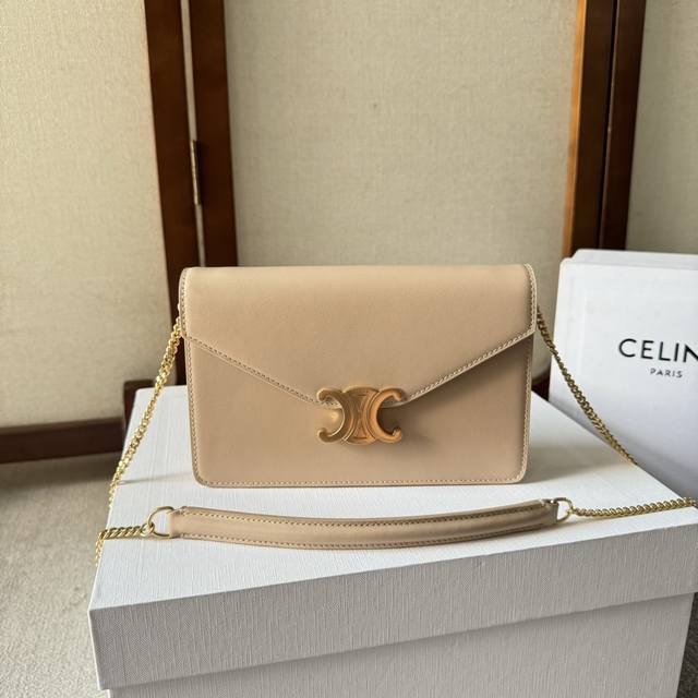 Celin* Cuir Triomphe标志印花牛皮革woc 全新链条老花牛皮革信封包 搭配复古凯旋门全钢金属按扣 拥有卡槽的woc超级实用 毫无压力的链条设计