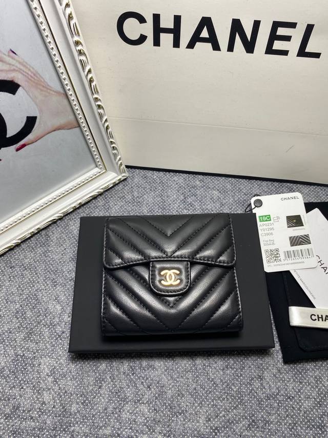 Chanel．型号1070、进口原版平纹小羊皮：尺寸12*10*3.5、