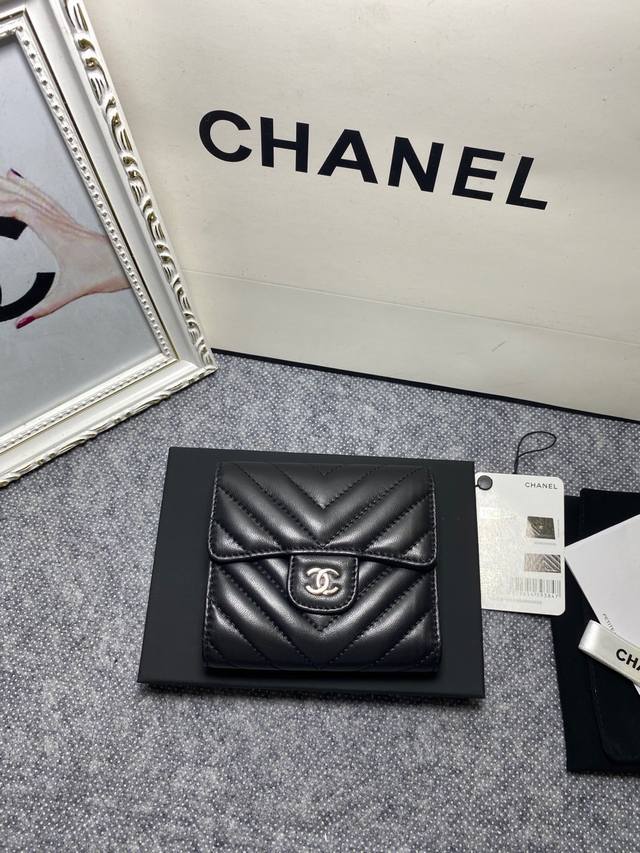 Chanel．型号1070、进口原版平纹小羊皮：尺寸12*10*3.5、