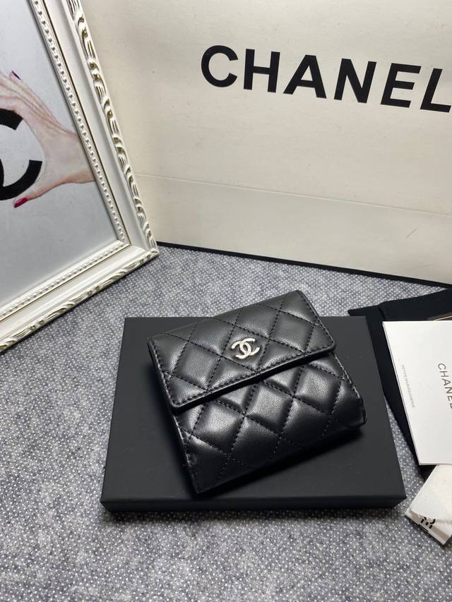 Chanel．型号2077、进口羊皮、尺寸11*10*3、