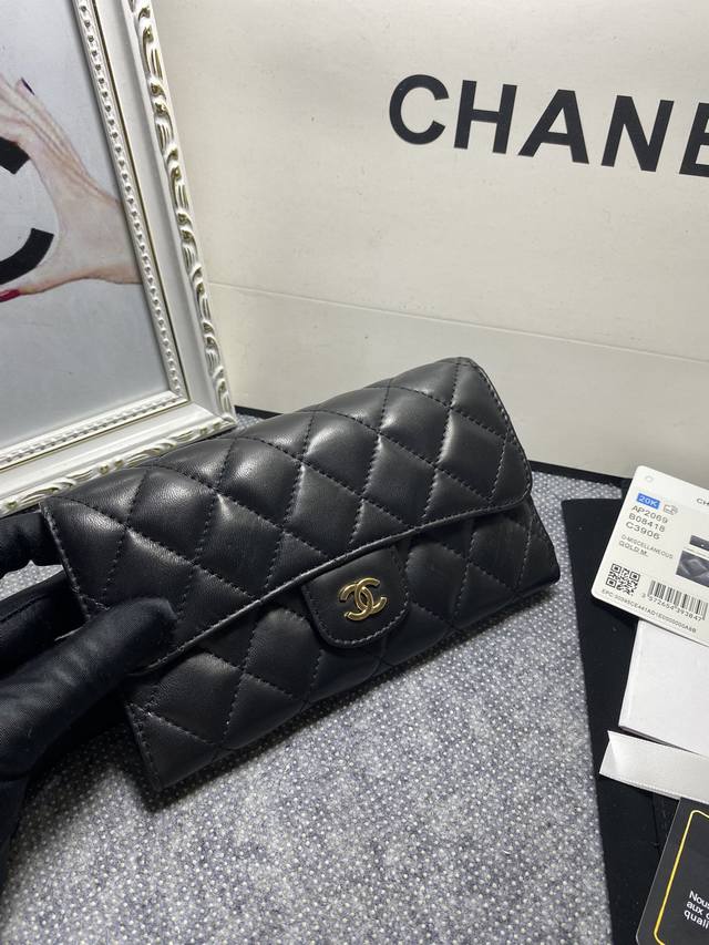 Chanel．型号2069、进口原版羊皮、三折钱包尺寸17.5*10*3