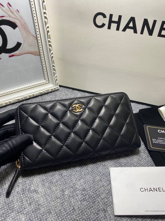 Chanel．型号0492、进口原版羊皮、尺寸19*10*3: