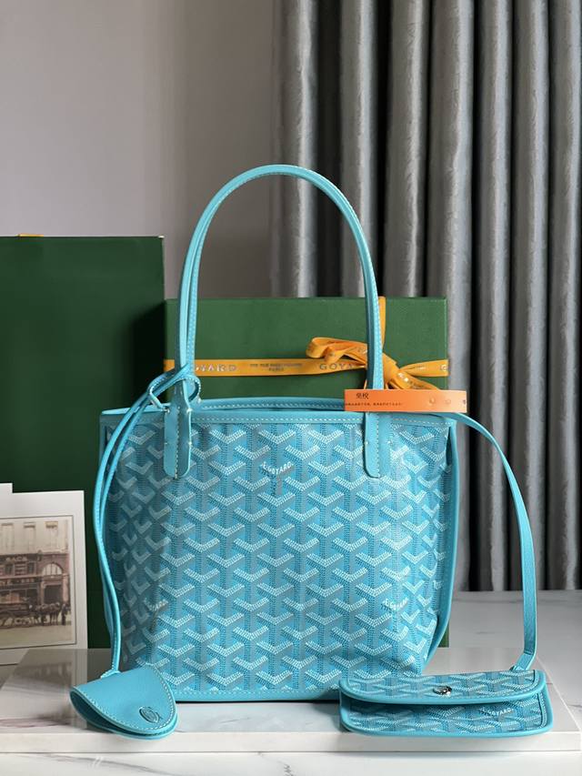 正品级 升级出新配送包饰包夹礼品盒升级版说明书 Goyard 戈雅 经多次研究与改良，不断提升面料与皮质，全方位独家定制只为不断达到客户的高品质要求 底布采用与