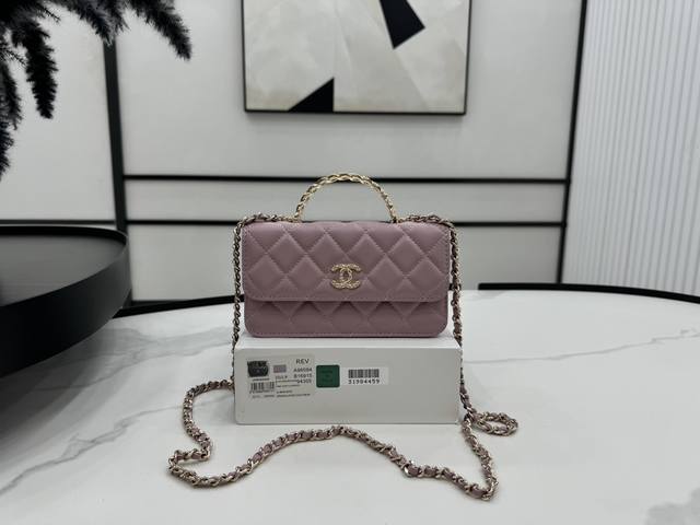 A96084 Chanel 24A 手工坊 手提款手机包 这只woc太重工啦～水钻手提浮雕工艺logo 太优雅了 很温柔瞬间被迷倒 细节处理上很完美 尺寸：17