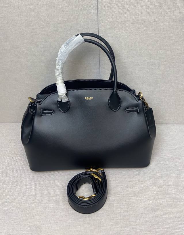 Coach 8月新品 Cu218 Empire Carryall 一路开挂的节奏已经停不下来了 Empire Carryall职场千禧风，复古又干练 尺寸34