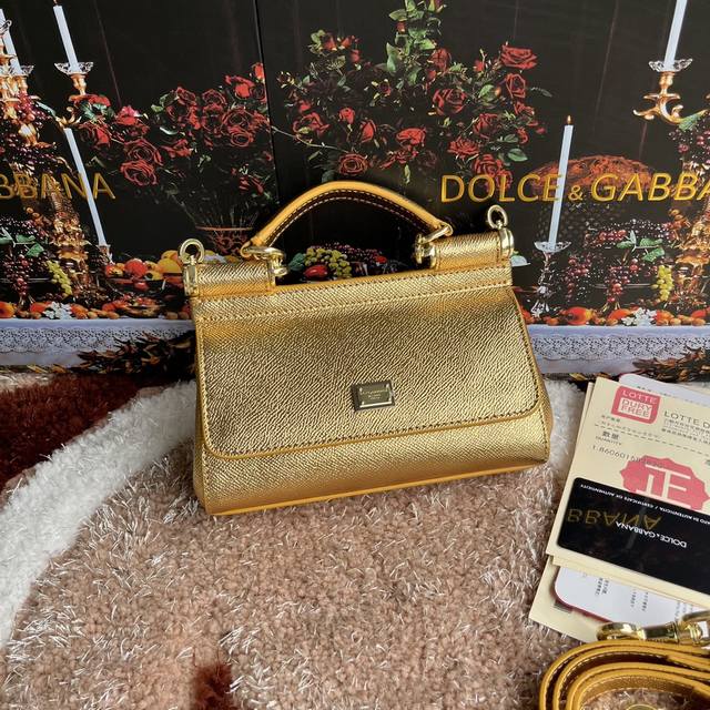 18Cm 款号：4134掌纹 高端货 Dolce & Gabbana 杜嘉班纳 时尚界另一款铂金包 细腻手工制造 经典款 纯色百搭 众多明星的最爱 可斜挎 配镜