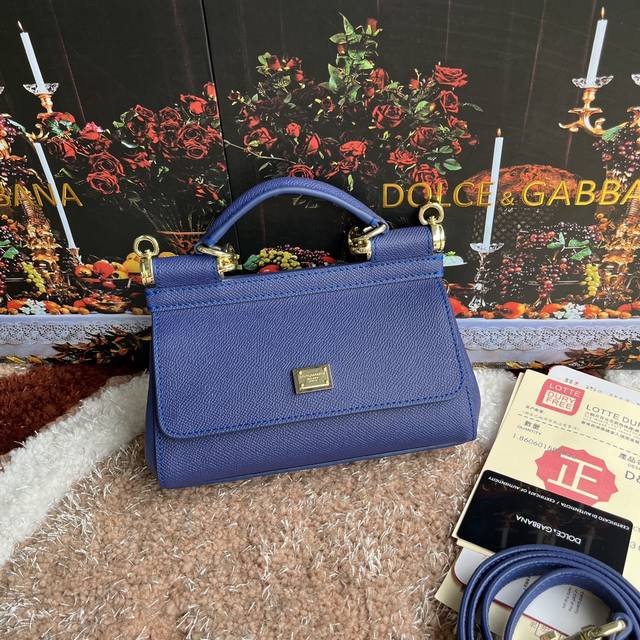 18Cm 款号：4134掌纹 高端货 Dolce & Gabbana 杜嘉班纳 时尚界另一款铂金包 细腻手工制造 经典款 纯色百搭 众多明星的最爱 可斜挎 配镜