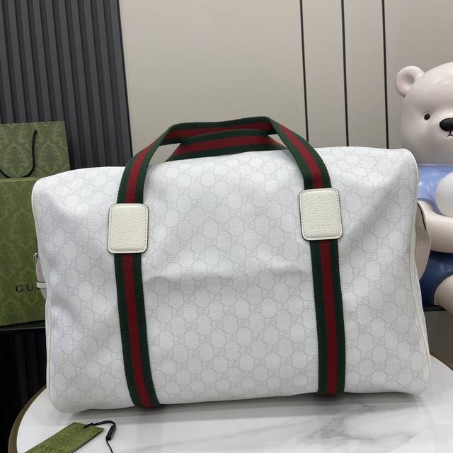 配全套原厂绿色礼品袋 新品 Gg大号旅行包 自20世纪70年代“Gucci Tennis”运动鞋首度亮相至今，Gucci推出多款兼具传承魅力与创新灵感的标志性单