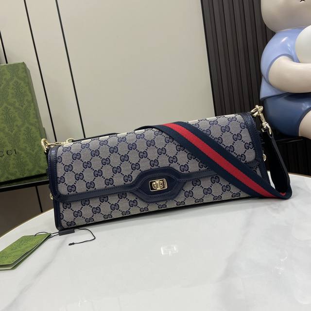 配全套原厂绿盒包装 新品 Gucci Luce系列中号肩背包，Gucci Luce系列包袋散发着浓郁的俏皮感和趣味感，“Luce”在意大利语中意为“光明”。经典