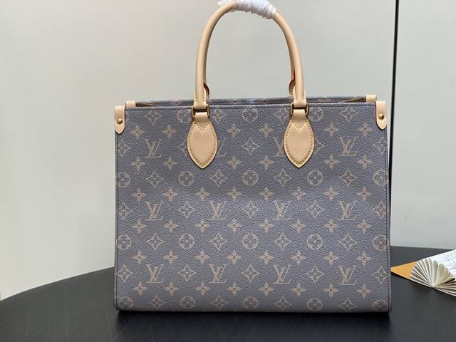 原单精品 M12415银灰色 妈咪袋四方包系列 Onthego 中号手袋将经典monogram 涂层帆布渲染优雅法式色调，迥异风尚随心呈现。Toron 双手柄与