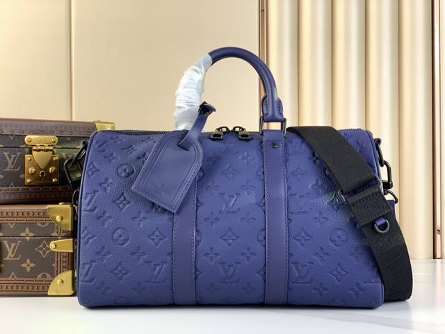 顶级原单 Keepall 35 手袋 M22765 M11691靛蓝 压花 本款 Keepall 35旅行袋为 Monogram Shadow 皮革铺陈全幅 M