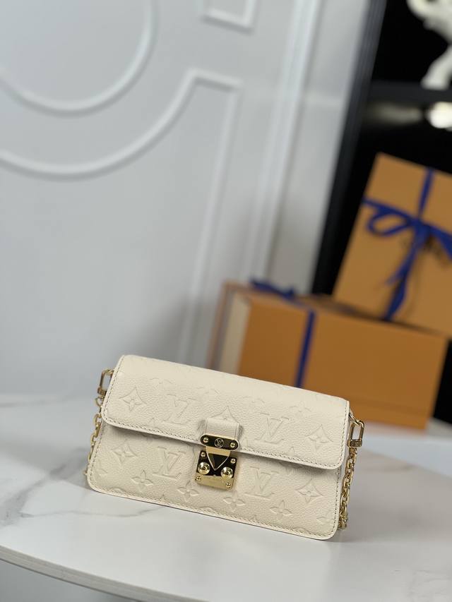 顶级原单 M82836独家实拍！ Wallet On Chain Metis 手袋取材粒面 Monogram Empreinte 皮革，上面压印品牌 Monog