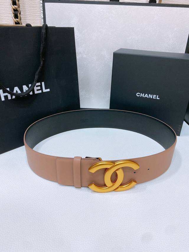 小香chanel 顶级高端版本走秀款腰封出货，复古金扣 双面进口小牛皮腰带 简约 经典 手感柔软 5.5Cm宽度，