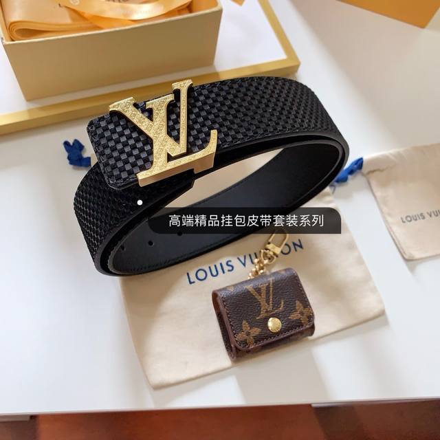 高品质原单精品，Lv路易威登新款皮带耳机包套装系列，耳机挂包 可装airpods耳机，零钱包 正版开模，搭配纳米电镀纯钢扣，宽度4.0Cm，配正版包装，高端品质