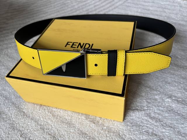 Fendi 意大利进口头层十字纹牛皮配平纹底，搭配真空电镀珐琅旋转纯铜扣，经典款式，专柜有售，市场顶级品质，支持验货 配送全套专柜包装，宽度 3.4Cm