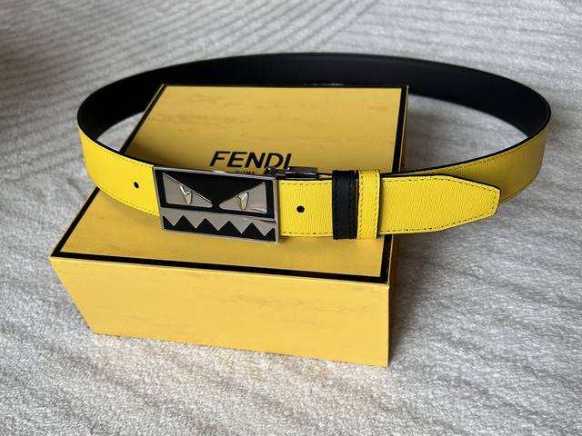 Fendi 意大利进口头层十字纹牛皮配平纹底，搭配真空电镀珐琅旋转纯铜扣，经典款式，专柜有售，市场顶级品质，支持验货 配送全套专柜包装，宽度 3.4Cm