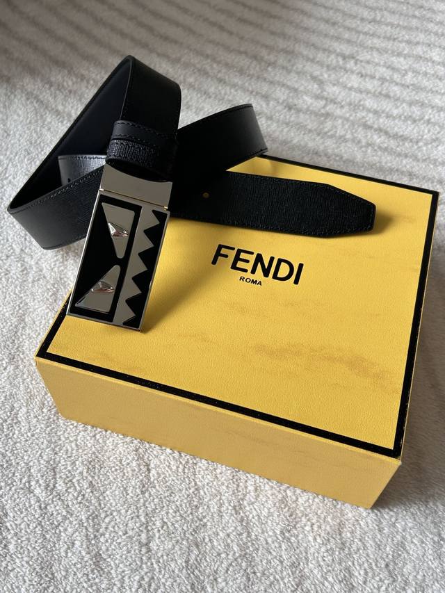 Fendi 意大利进口头层十字纹牛皮配平纹底，搭配真空电镀珐琅旋转纯铜扣，经典款式，专柜有售，市场顶级品质，支持验货 配送全套专柜包装，宽度 3.4Cm