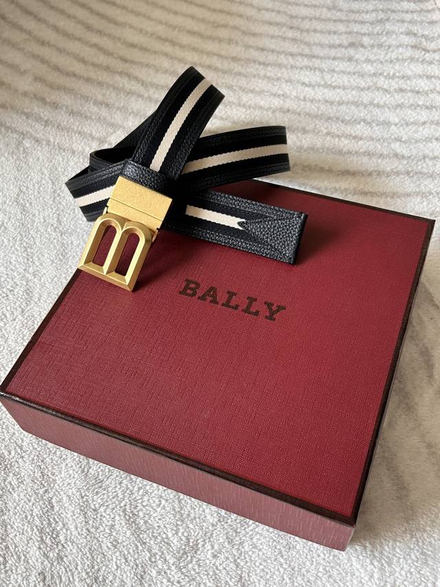 Bally 意大利进口头层荔枝纹牛皮配条纹帆布，搭配真空电镀仿古铜旋转纯铜扣，官网新款，专柜有售，市场顶级品质，支持验货 配送全套专柜包装，宽度 3.5Cm