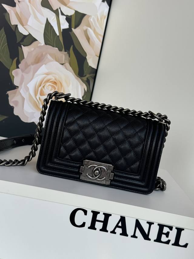 67085细球纹 Chanel 经典爆款 67085 Leboy系列 进口细球纹小牛皮，实物颜色非常漂亮 ，原厂进口24K真金电镀五金，尺寸:20Cm