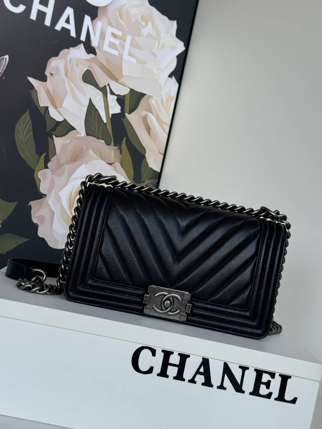 67086细球纹 Chanel 经典爆款 67086 Leboy系列 进口细球纹小牛皮，实物颜色非常漂亮 ，原厂进口24K真金电镀五金，尺寸:25Cm