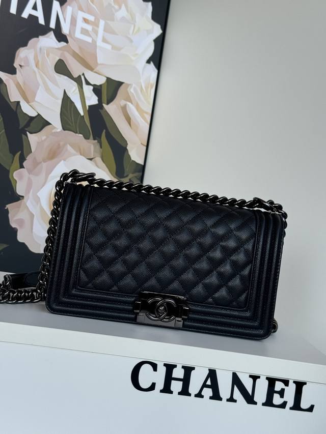 67086细球纹 Chanel 经典爆款 67086 Leboy系列 进口细球纹小牛皮，实物颜色非常漂亮 ，原厂进口24K真金电镀五金，尺寸:25Cm