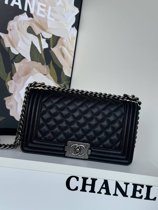 67086细球纹 Chanel 经典爆款 67086 Leboy系列 进口细球纹小牛皮，实物颜色非常漂亮 ，原厂进口24K真金电镀五金，尺寸:25Cm