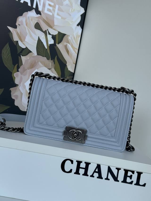 67086细球纹 Chanel 经典爆款 67086 Leboy系列 进口细球纹小牛皮，实物颜色非常漂亮 ，原厂进口24K真金电镀五金，尺寸:25Cm