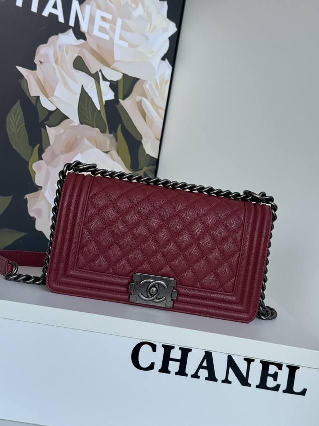 67086细球纹 Chanel 经典爆款 67086 Leboy系列 进口细球纹小牛皮，实物颜色非常漂亮 ，原厂进口24K真金电镀五金，尺寸:25Cm