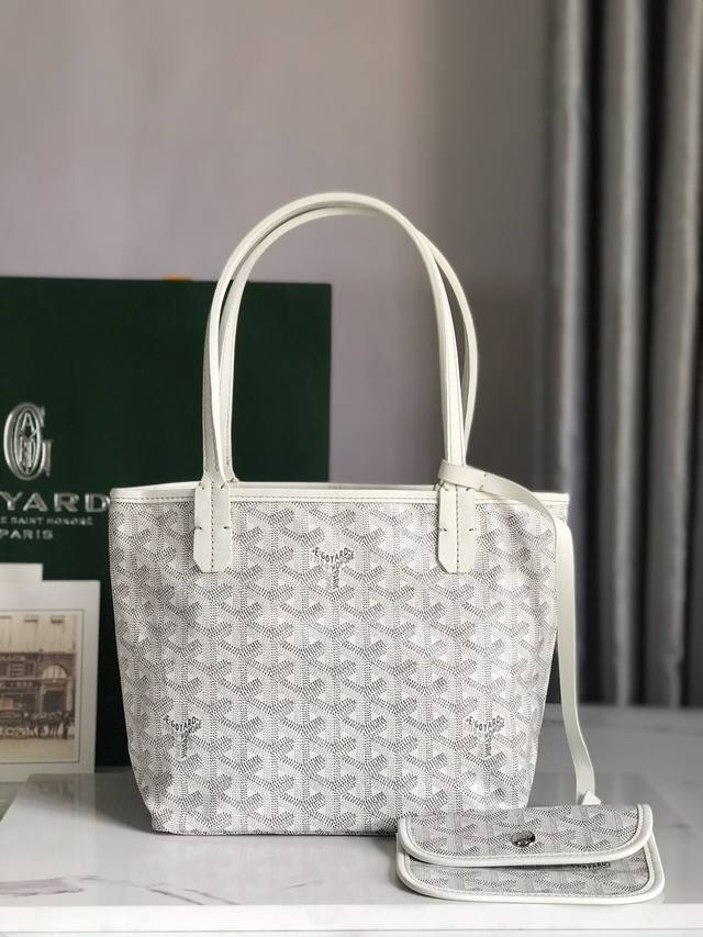 正品级 Goyard 戈雅 经多次研究与改良，不断提升面料与皮质，全方位独家定制只为不断达到客户的高品质要求 底布采用与zp一致的定制高品雨露麻，再涂上光面的树