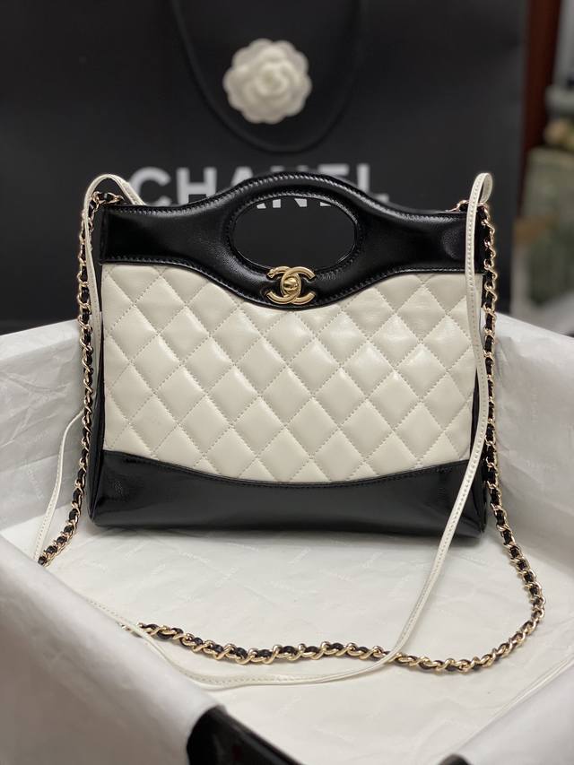 Chanel23A 王炸mini31Bag As4133时尚代表 31Bag经典再现 油腊皮皮质，容量也实用感人一包多背没问题22X23X5.5Cm