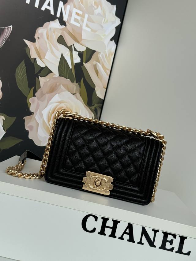 67085细球纹 Chanel 经典爆款 67085 Leboy系列 进口细球纹小牛皮，实物颜色非常漂亮 ，原厂进口24K真金电镀五金，尺寸:20Cm