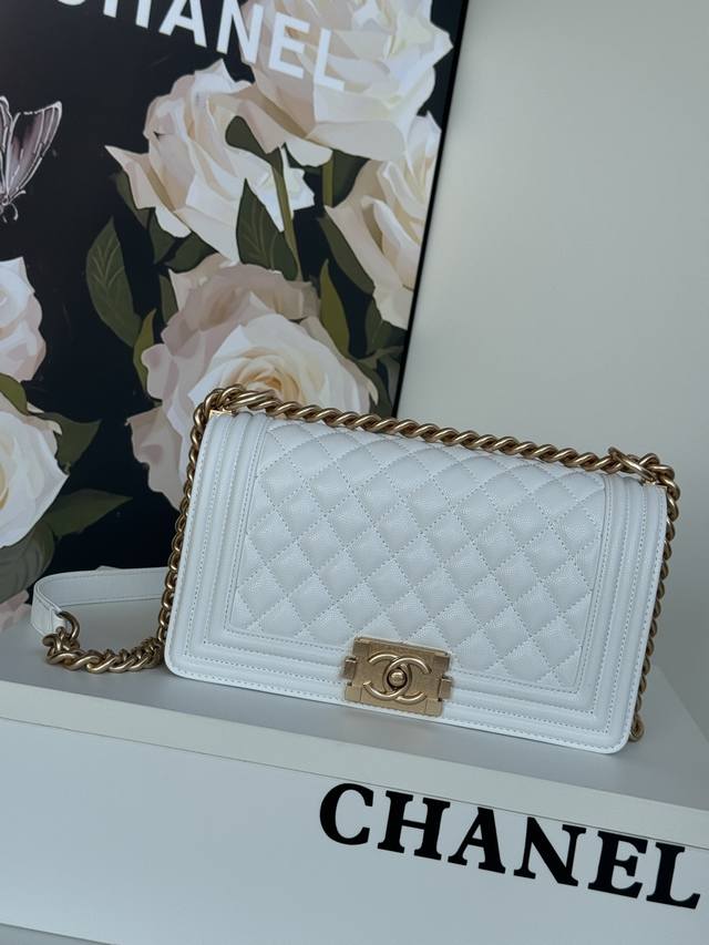 67086细球纹 Chanel 经典爆款 67086 Leboy系列 进口细球纹小牛皮，实物颜色非常漂亮 ，原厂进口24K真金电镀五金，尺寸:25Cm