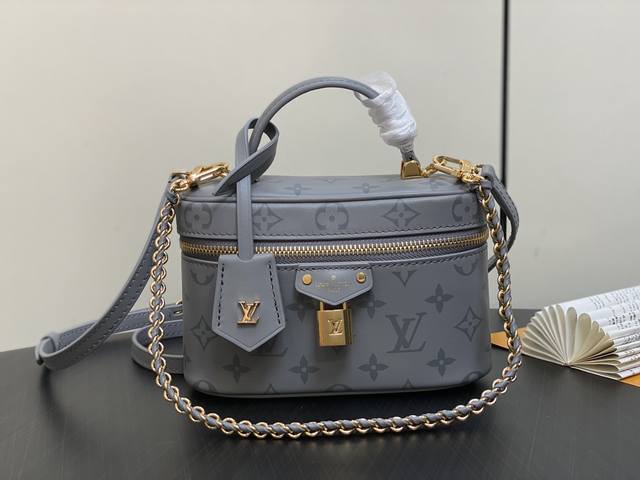 原单精品 M12427鲨鱼灰丝印 全皮链条包系列 Vanity Chain Pouch 手袋 灵感来自标志性的nice，Vanity Chain Pouch捕捉