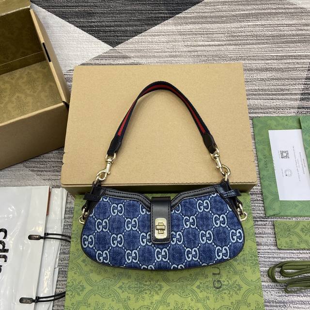 配全套包装 新品 Gucci Moon Side系列迷你肩背包 这款单品出自gucci Lido系列，设计灵感源自意大利海岸的夏日风情和海滩俱乐部。这款gucc