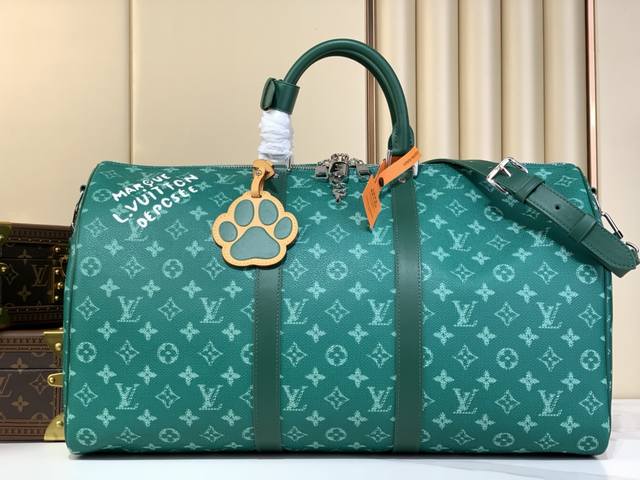 出厂价 Keepall 50 旅行袋 M41416 12687绿花 变码芯片 本款 2025早春 身着louis Vuitton2025早春男装系列，与这座城市