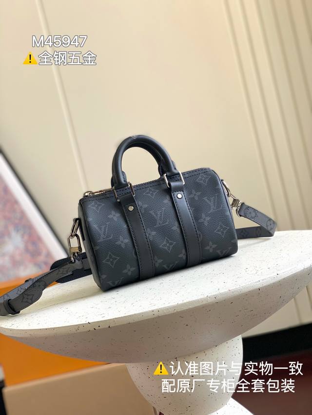 Keepall Xs 手袋 特级加强版 型号： M45947 皮料： 是意大利a级皮料 五金： 采用进口a级全钢五金 包装： 全套原厂mb包装 尺寸：21X12