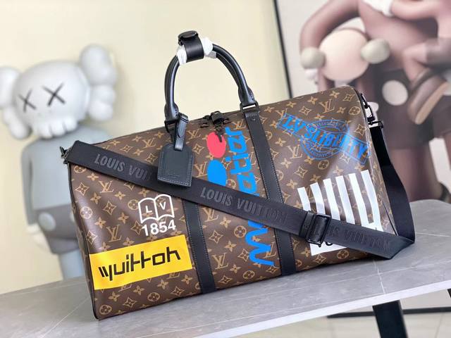 顶级 最新品 专柜同步，新版本m44642老花，顶级原单，Keepall 50 旅行袋 配肩带 男士时装秀中的关键面料为基础，织物手柄与饰有标识压纹的可脱卸皮革