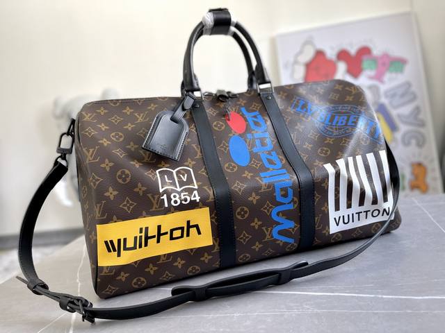 顶级 最新品 专柜同步，M44642老花，顶级原单，Keepall 50 旅行袋 配肩带 男士时装秀中的关键面料为基础，织物手柄与饰有标识压纹的可脱卸皮革肩带。