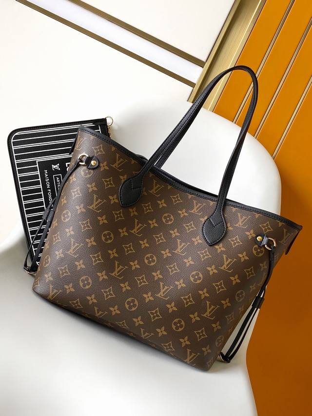 顶级原单 动态芯片 独家实拍 M11946黑 Neverfull Inside Out 中号手袋以 Monogram 帆布与粒面皮革演绎崭新双面设计，其可拆卸口