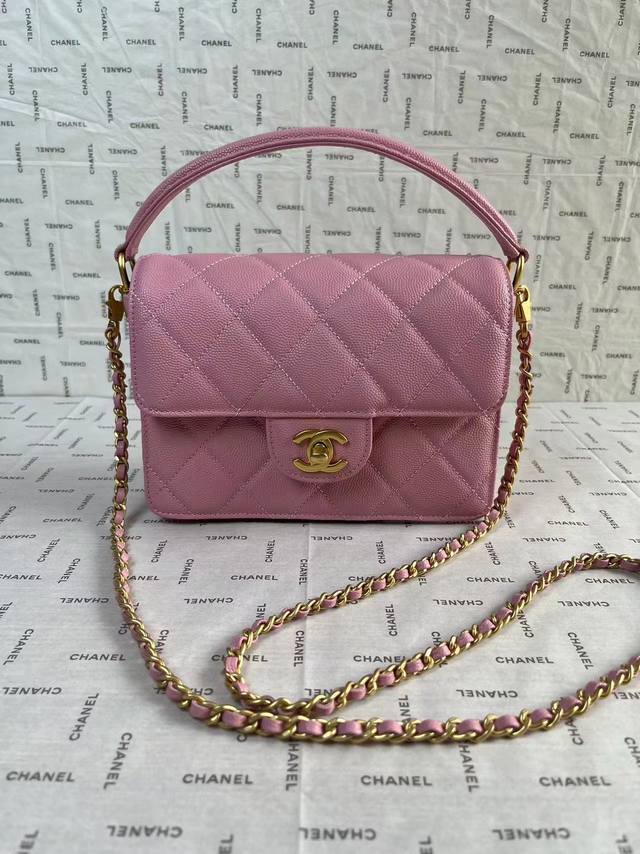 现货chanel As 5165 中号 带顶的小翻盖包，闪亮的粒面小牛皮和金色金属粉色 尺寸14X19 X4.5 Cm