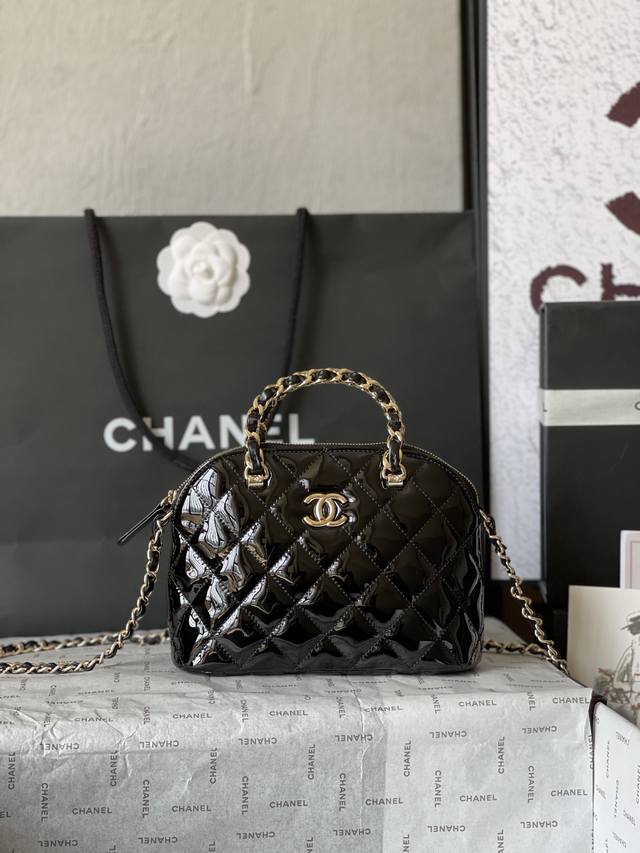 正品级 顶级货_ 法国 高端定制品 Chanel Chane 23S ｜本季小黑马贝壳包 As5130漆皮 这一季非常亮眼的chanel漆皮贝壳包 虽然很小 长