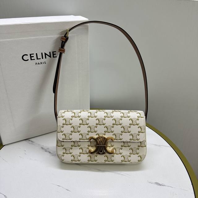 正品级 Celin* 全新triomphe 凯旋门腋下包 春夏限定款，经典、高级感、低调的代表，简洁的设计，没有多余的后缀，非常具有辨识度，时尚百搭，多年后仍不