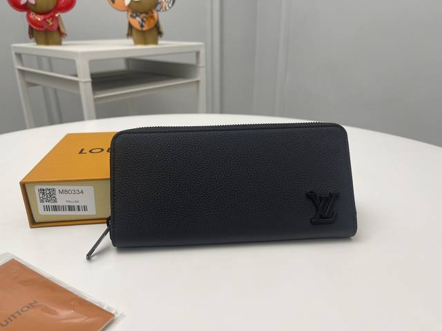 正品级 顶级原单 M80334用lv Aerogram皮革缝制，搭配黑色金属部件的“Zippee Wallet Horizontal”。将传统“Zipperow