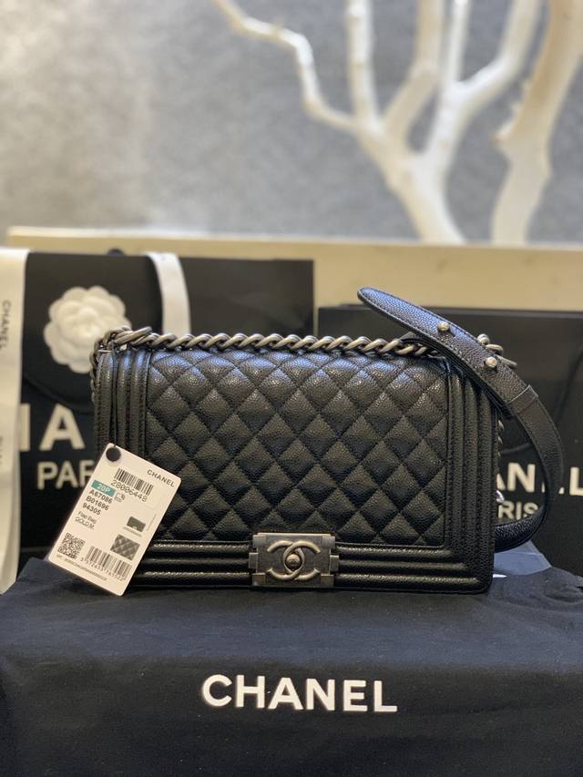 Classic Bag 67086 Leboy-鱼子酱辣妈款 结合一切经典的创作思维，这款包是karl Lagerfeld和新任总监virginie Viard