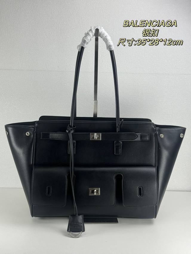 Balenciaga 材质:牛皮 变形金刚 大容量喔~ 超实用大包 尺寸 :35*28*12Cm