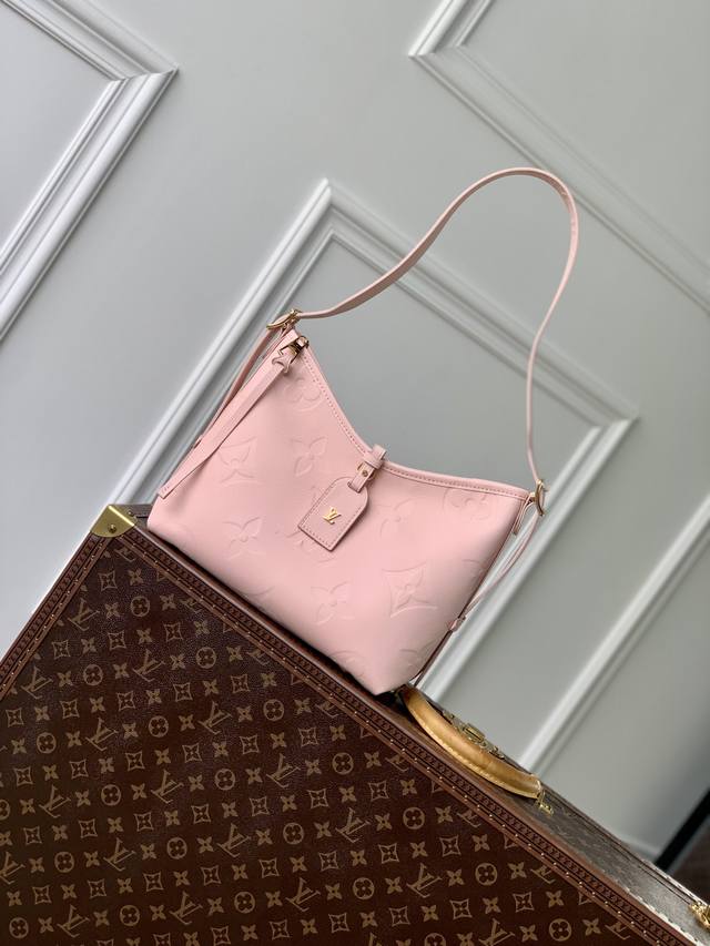 头层皮 顶级原单m46288 M47082 粉压花 Carryall 小号手袋取材 Monogram Empreinte 压纹皮革，充裕构型设有齐整内层，大号内